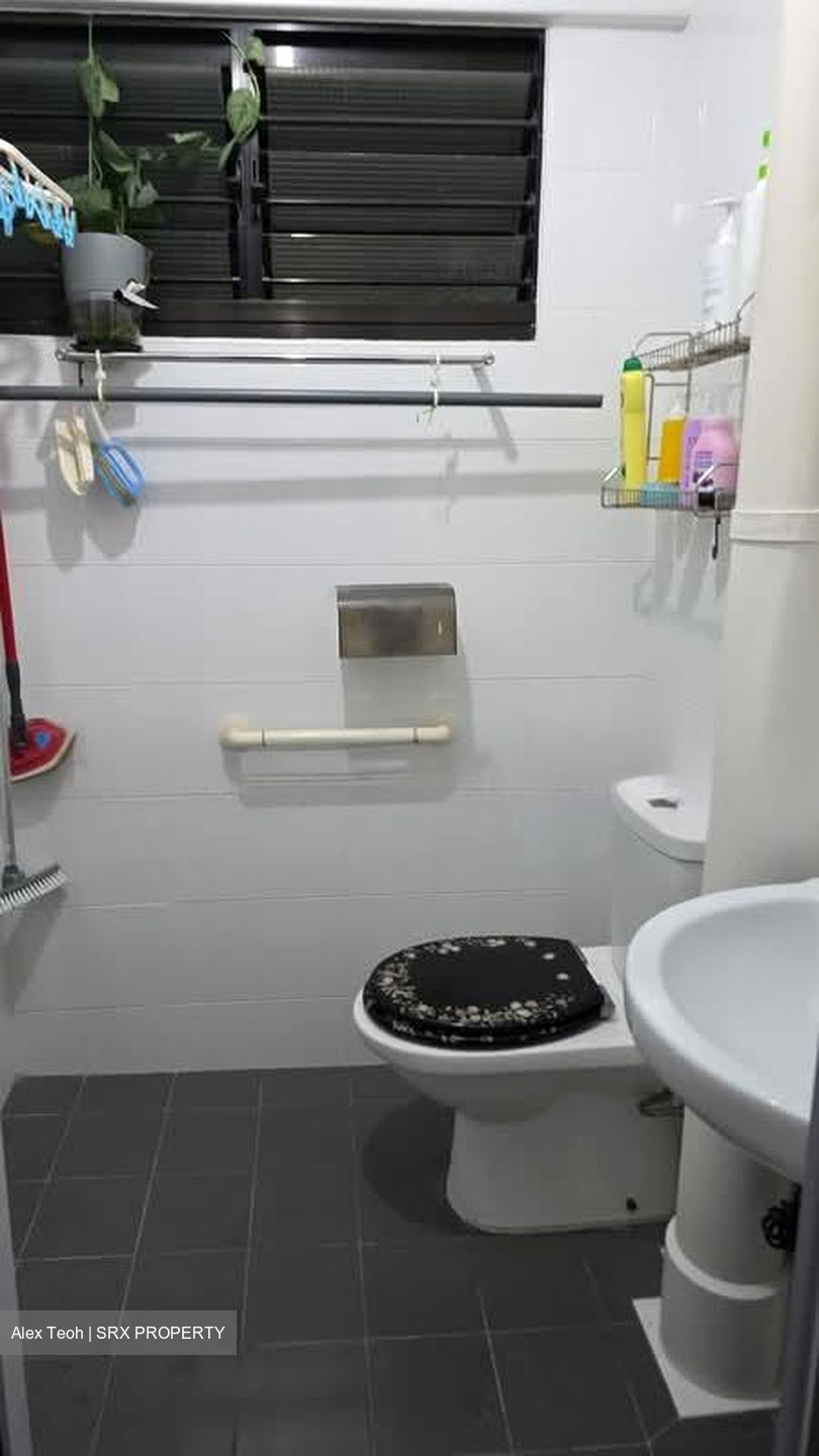 Blk 215 Bukit Batok Street 21 (Bukit Batok), HDB 3 Rooms #573935081